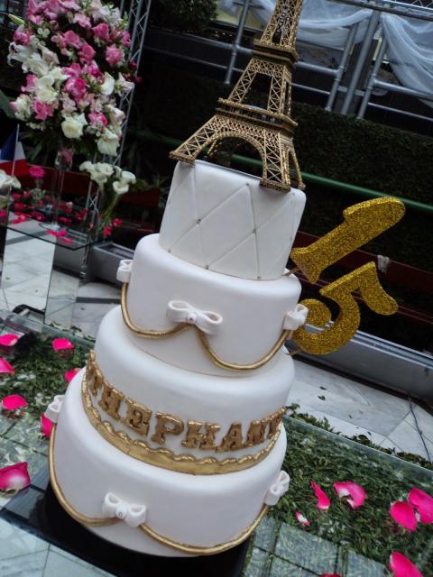 bolo Paris fake em branco e dourado