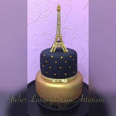bolo Paris dourado e azul marinho de pasta americana