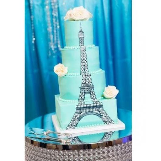 bolo Paris azul com Torre Eiffel ao longo dos andares