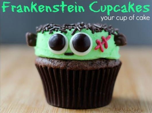 Cupcake com cobertura imitando o Frankenstein.