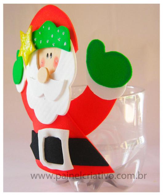 pote com papai noel de EVA em garrafa Pet