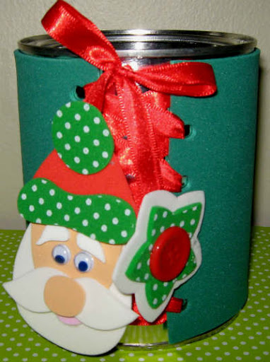 lata de alumínio com capa feita de EVA como lembrancinha de Natal