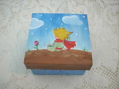 caixinha de madeira com pintura do Pequeno Príncipe