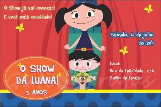 convite Show da Luna com personagens abrindo cortinas vermelhas 