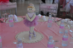 boneca bailarina utilizada como centro de mesa