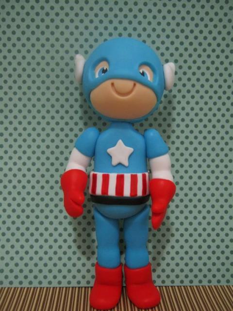Boneco de Biscuit do Capitão América.