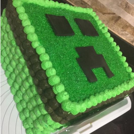 CONFEITANDO BOLO MINECRAFT 