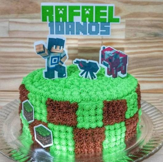 Bolo com tema Minecraft 💚 . . - Alair Bolos Artesanais