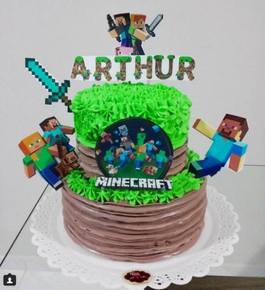 Bolo decorado em chantininho no tema Minecraft 