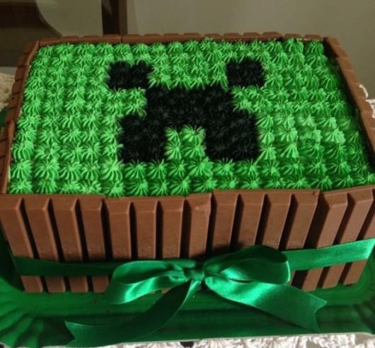 BOLO QUADRADO 3,5 KG / TEMA MINECRAFT / BICO 4B E 8 MM /PARIS CAKE