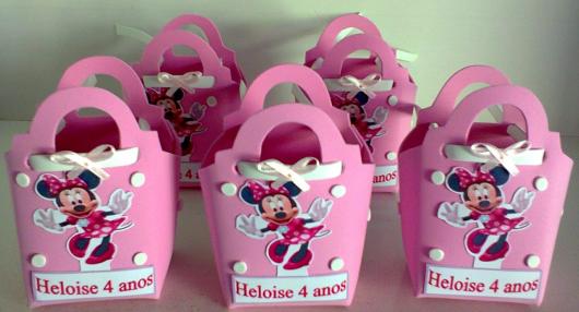 mini bolsinhas de EVA como lembrancinhas da Minnie rosa