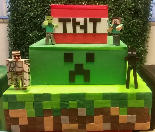 Bolo Fake Cenográfico de Isopor Moldado No Eva - Jogo Pixel TNT Minecraft
