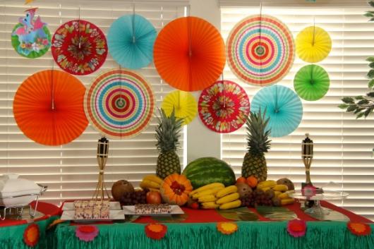 Decoração de festa à fantasia havaiana colorida