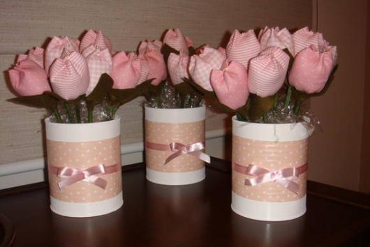 Lembrancinhas de bailarina lata com rosas de tecido