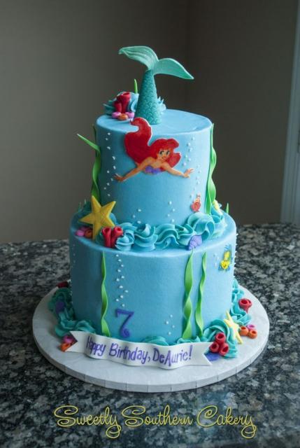 bolo fundo do mar de pasta americana decorado com Ariel