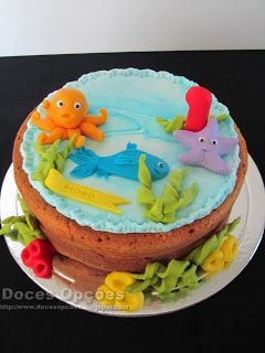 bolo fundo do mar naked cake decorado com peixinhos