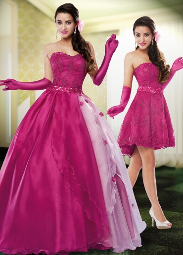 Modelo usa vestido rosa escuro dois em um.