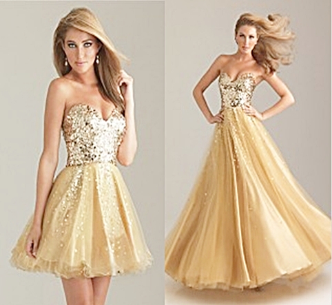 Modelo usa vestido douradao tomara que caia dois em um.