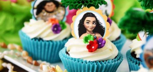 Cupcake Moana com foto da personagem