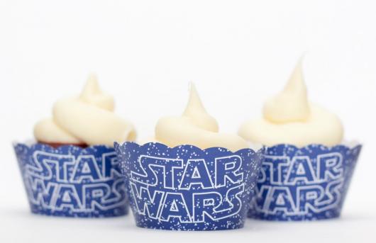 Bolo Star Wars cupcake branco com wrapper azul