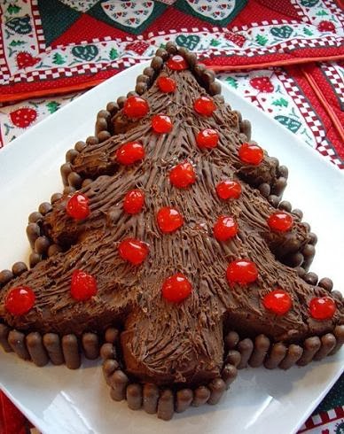 Ceia de Natal simples bolo de chocolate com cereja