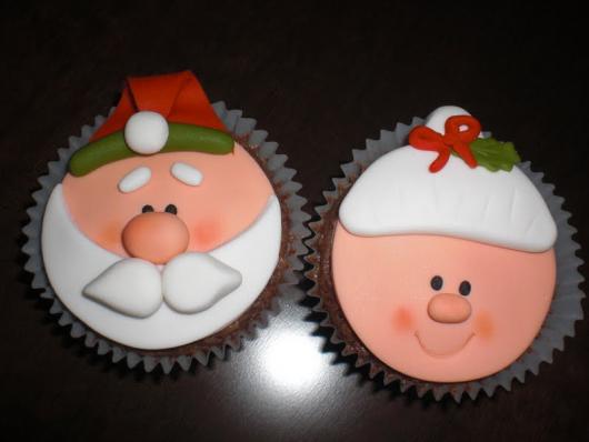 Cupcake de Natal aplique de pasta de leite em pó papai noel e mamãe noel