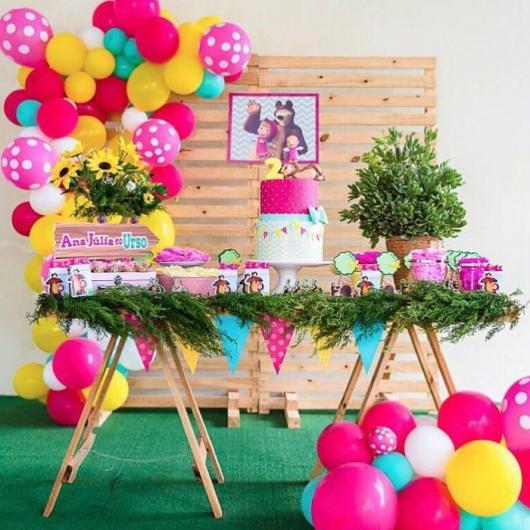 Festa Masha e o Urso decoração simples com balões