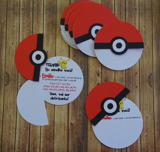 convite para festa Pokémon formato pokebola