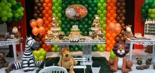 Festa Safari provençal branca com painél de bexiga