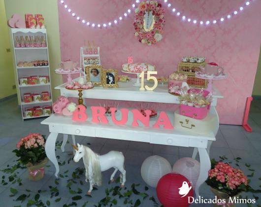 Festa Unicórnio provençal com nome da aniversariante de MDF