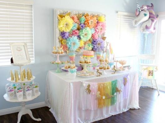 Festa Unicórnio simples com flores de papel