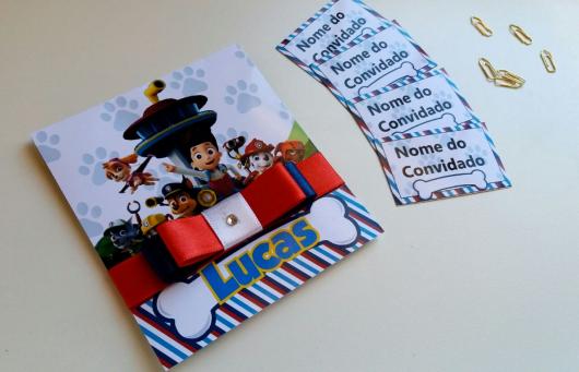 Convites Patrulha Canina scrap com laço de fita vermelho azul e branco