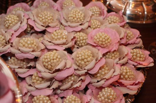 Doces Gourmet beijinho na forminha com formato de flor