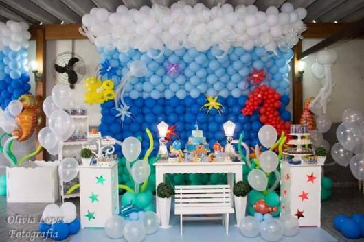 Festa Fundo do Mar decorada com balões