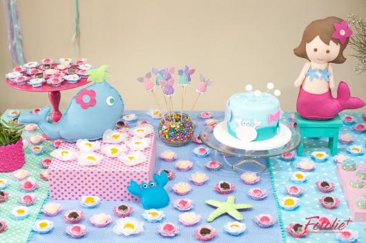 Festa Fundo do Mar baby decorada com bonecos de feltro