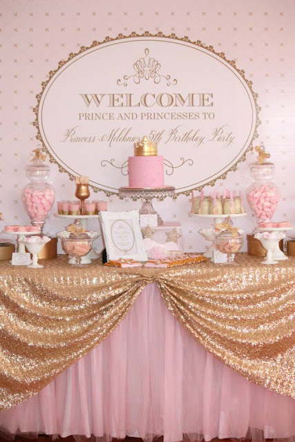 Festa Princesa rosa e dourado com toalha de mesa de tecido