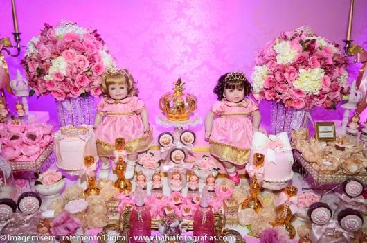 Festa Princesa baby decorada com bonecas e flores