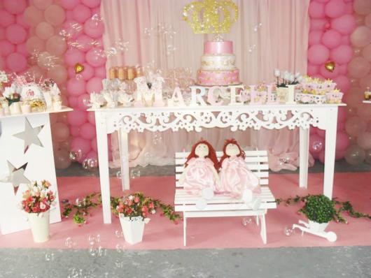 Festa Princesa baby decorada com princesas de pano