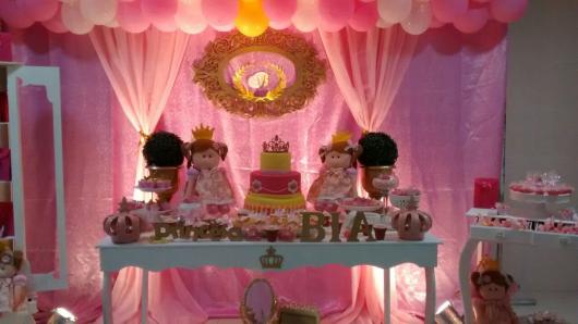 Festa Princesa decorada com princesas de feltro