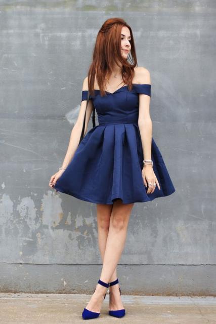 vestido curto azul marinho