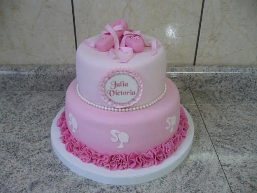 BOLO DE 2 ANDARES TEMA BARBIE  Tema barbie. Forma de 2 kilos