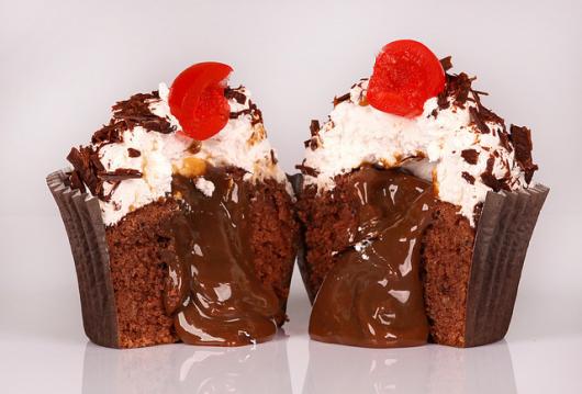 Cupcake de Chocolate recheado com brigadeiro mole