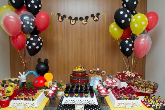 Decoração de Festa Simples Mickey com balões duplos retos amarelos e vermelhos