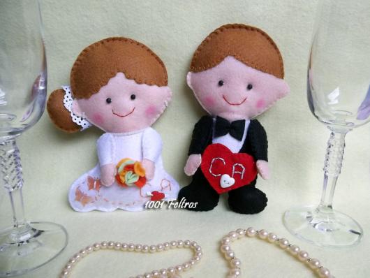 Lembrancinha de Casamento Simples de feltro com bonequinhos do casal 