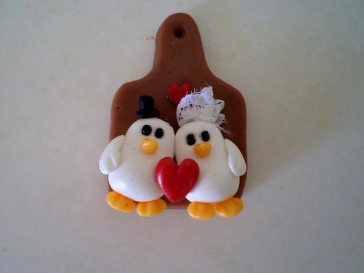 Lembrancinha de Casamento Simples de biscuit com ímã de geladeira 