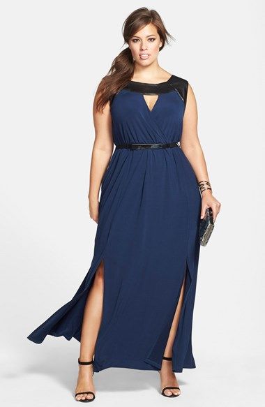 Vestido de Festa Longo Plus Size azul com detalhes em preto