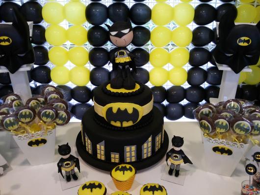 Featured image of post Bolo Batman Chantilly Com Topper O ben 10 um dos desenhos mais aclamados e queridos pelas crian as