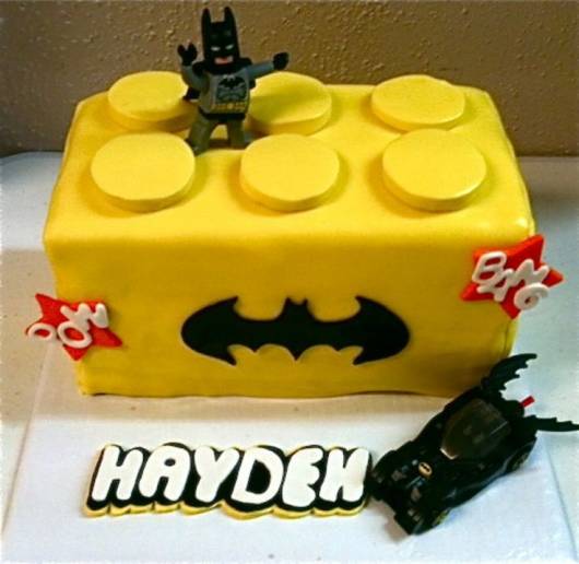 Bolo do Batman Quadrado em formato de lego