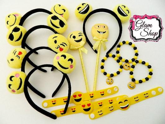 Festa Emoji u2013 Como Fazer com 60 Ideias Fantásticas de Decoraç u00e3o! -> Decoração De Emoji Para Festa Festa Emoji u2013 Como Fazer com 60 Ideias Fantásticas de Decoraç u00e3o! -> Decoração De Emoji Para Festa