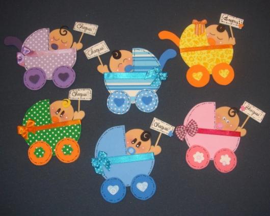 Lembrancinhas de Maternidade de EVA carrinho com bebê escrito cheguei
